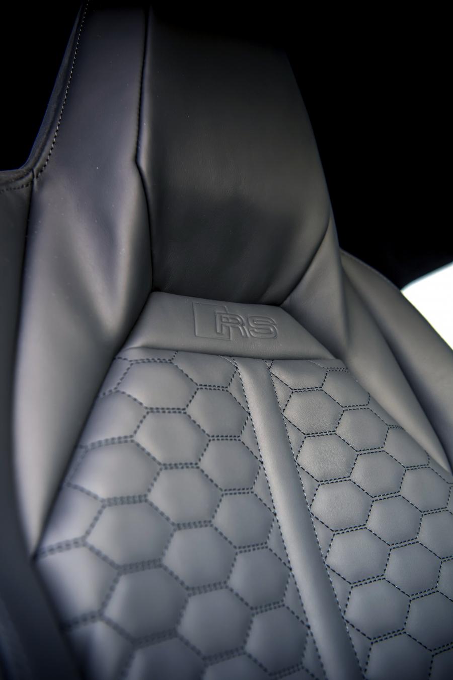 Детали интерьера Audi RS Q3 Sportback 2019 года  (UK) (фото 60 из 71)